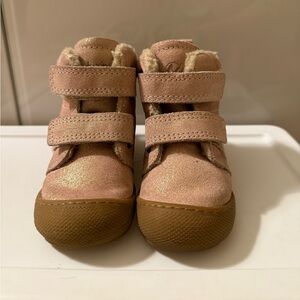 Toddler boots with wool lining